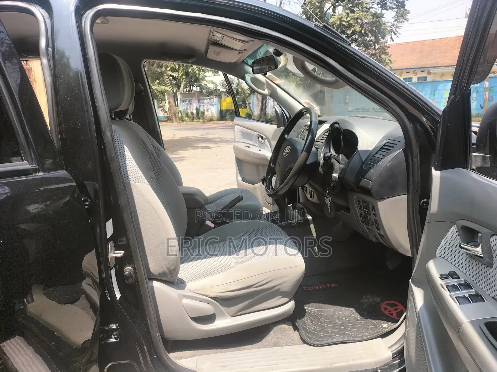 Toyota Hilux 2012 Black