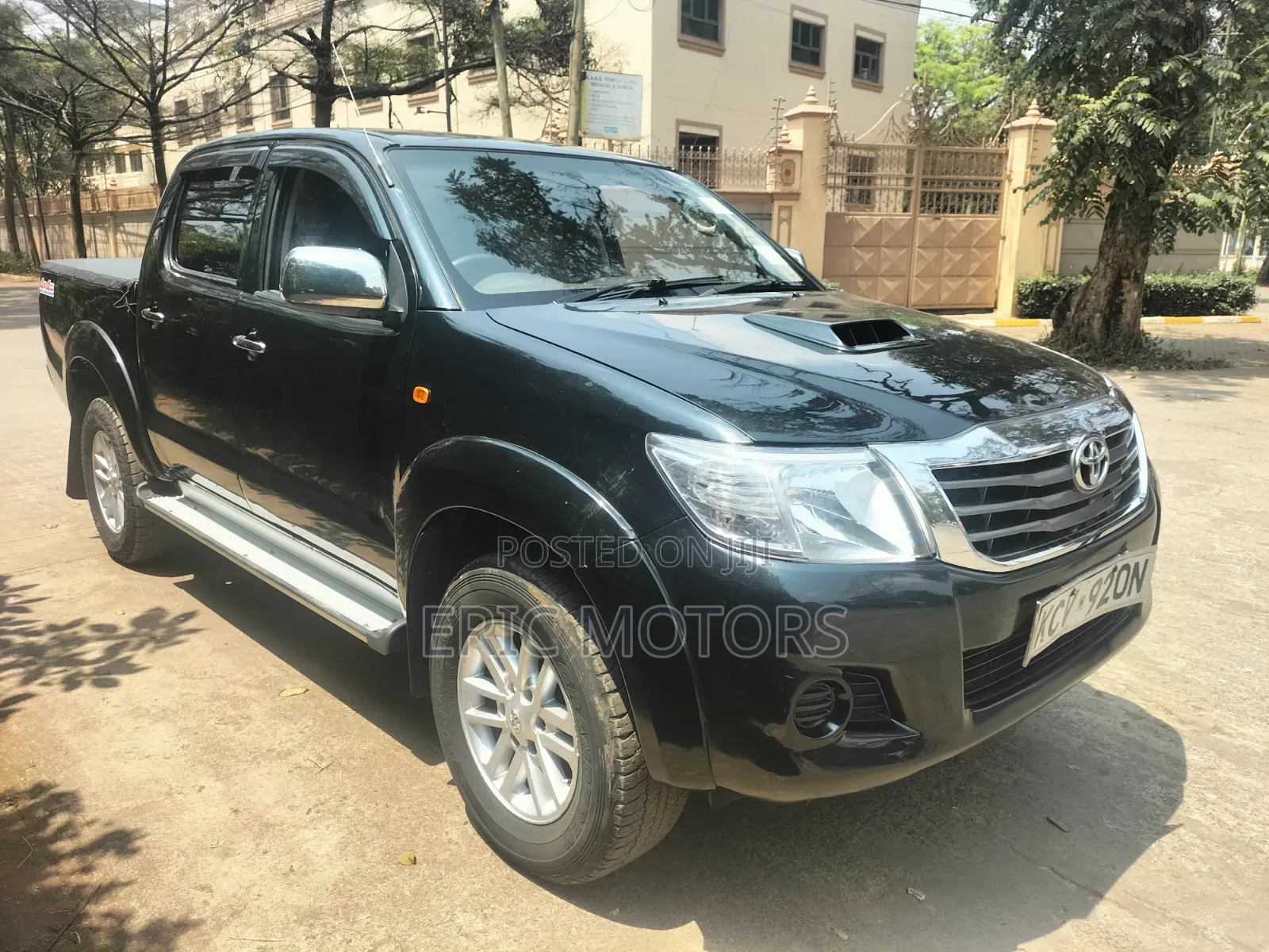 Toyota Hilux 2012 Black