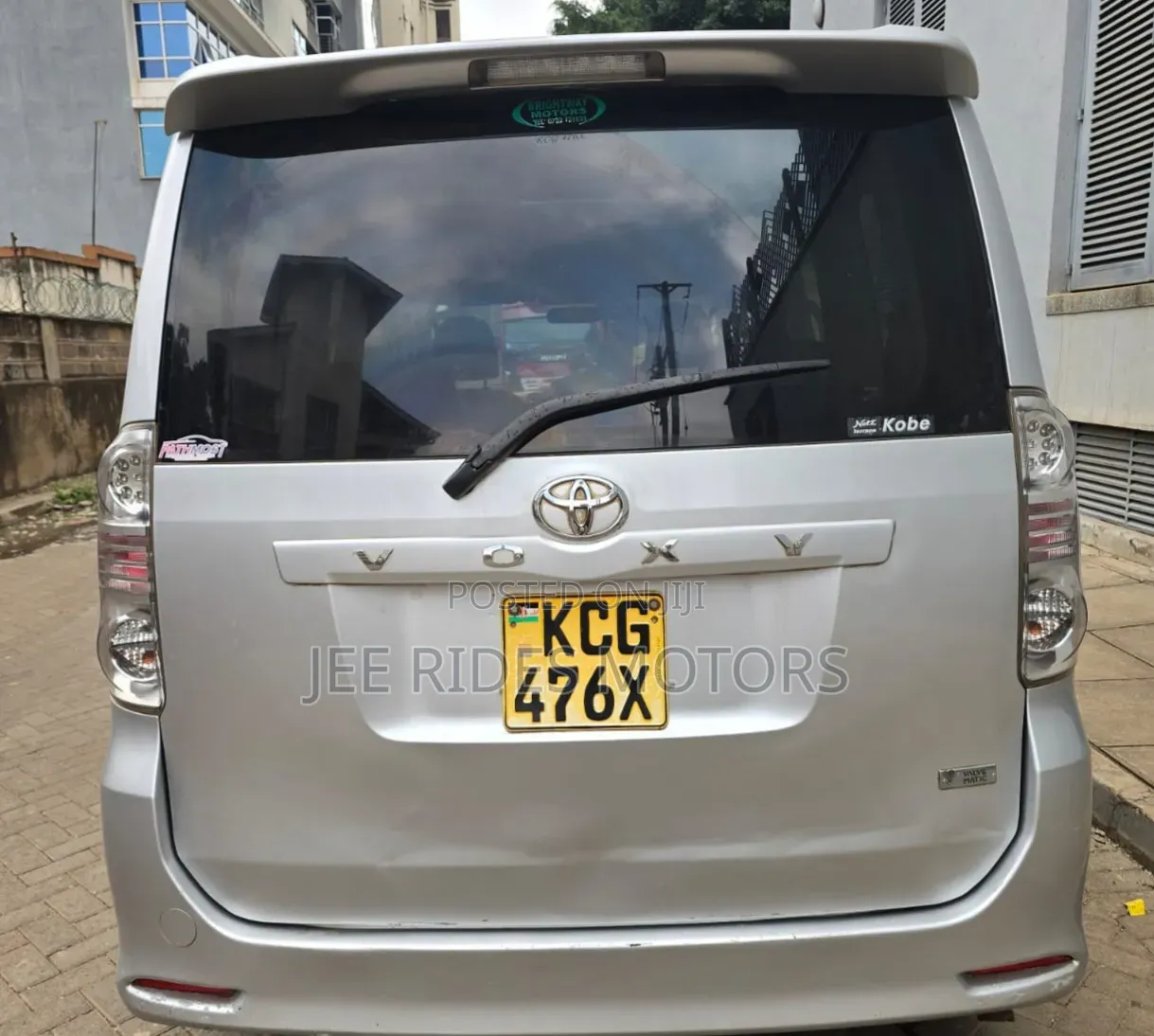 Toyota Voxy 2009 Silver
