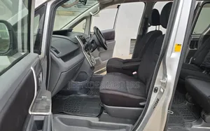 Toyota Voxy 2009 Silver