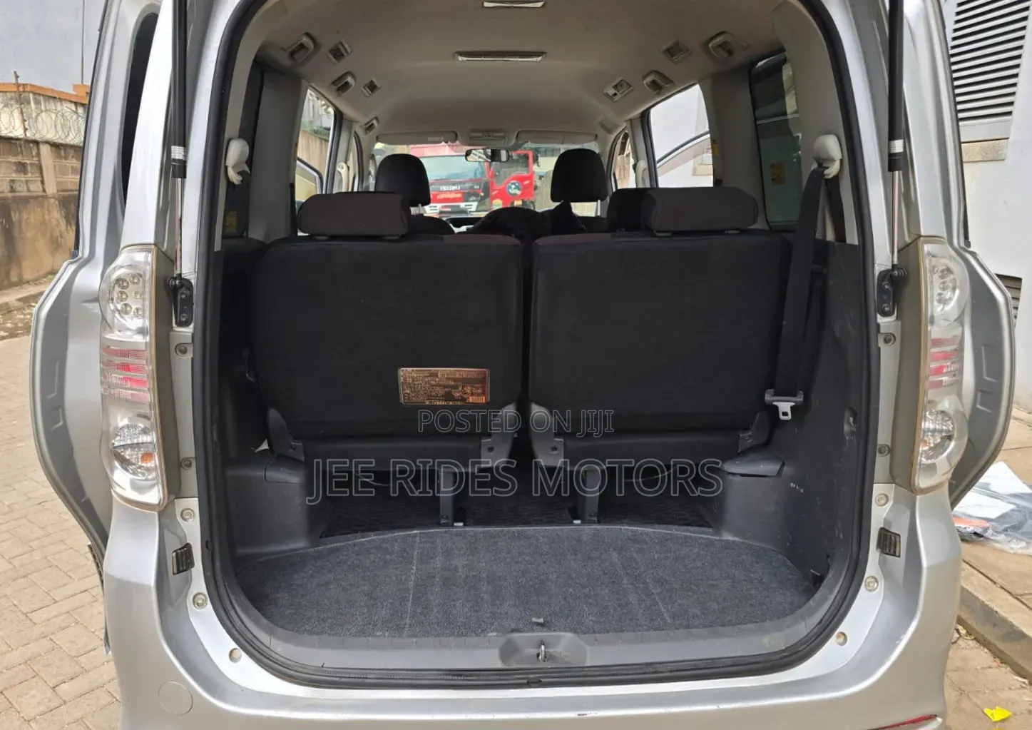 Toyota Voxy 2009 Silver