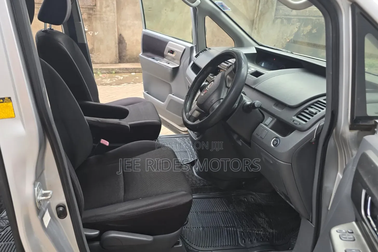 Toyota Voxy 2009 Silver