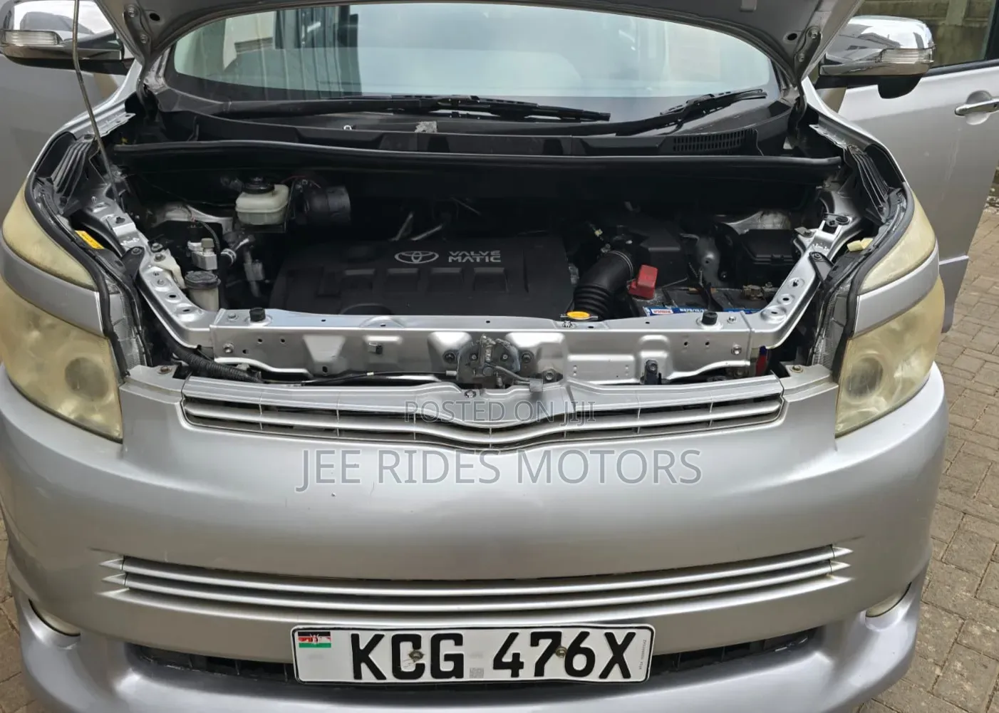 Toyota Voxy 2009 Silver