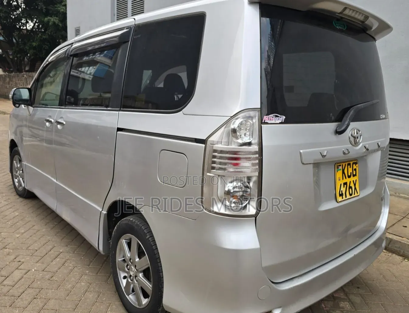Toyota Voxy 2009 Silver