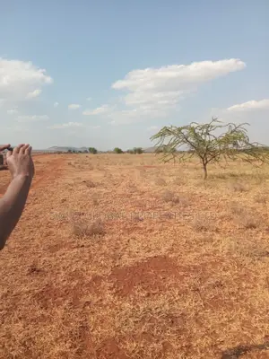 100 Acres Near Mombasa-Nairobi Highway in Emali Town Is for Sale