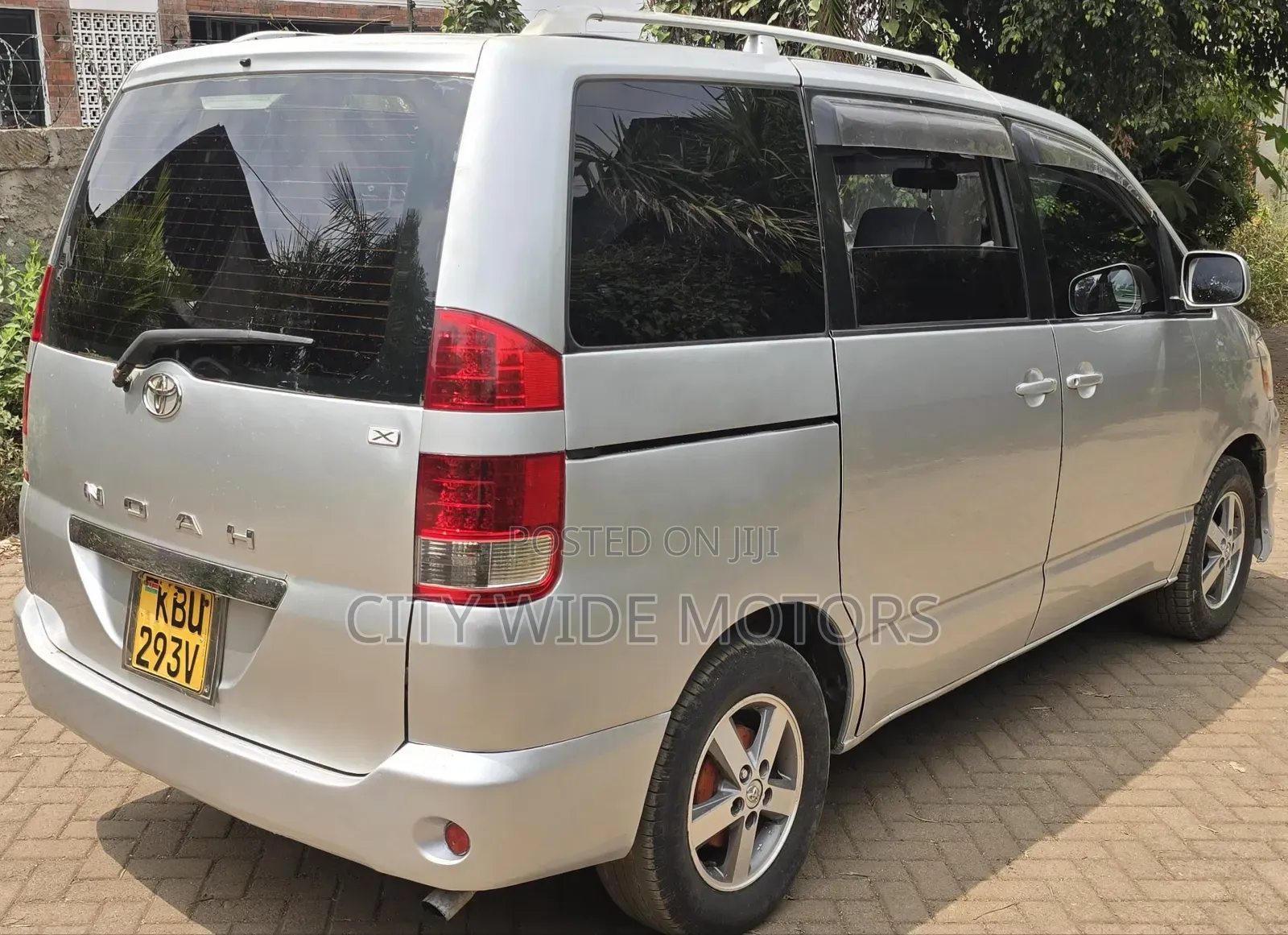Toyota Noah 2006 Silver