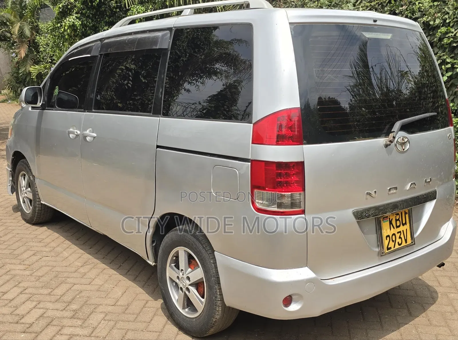 Toyota Noah 2006 Silver