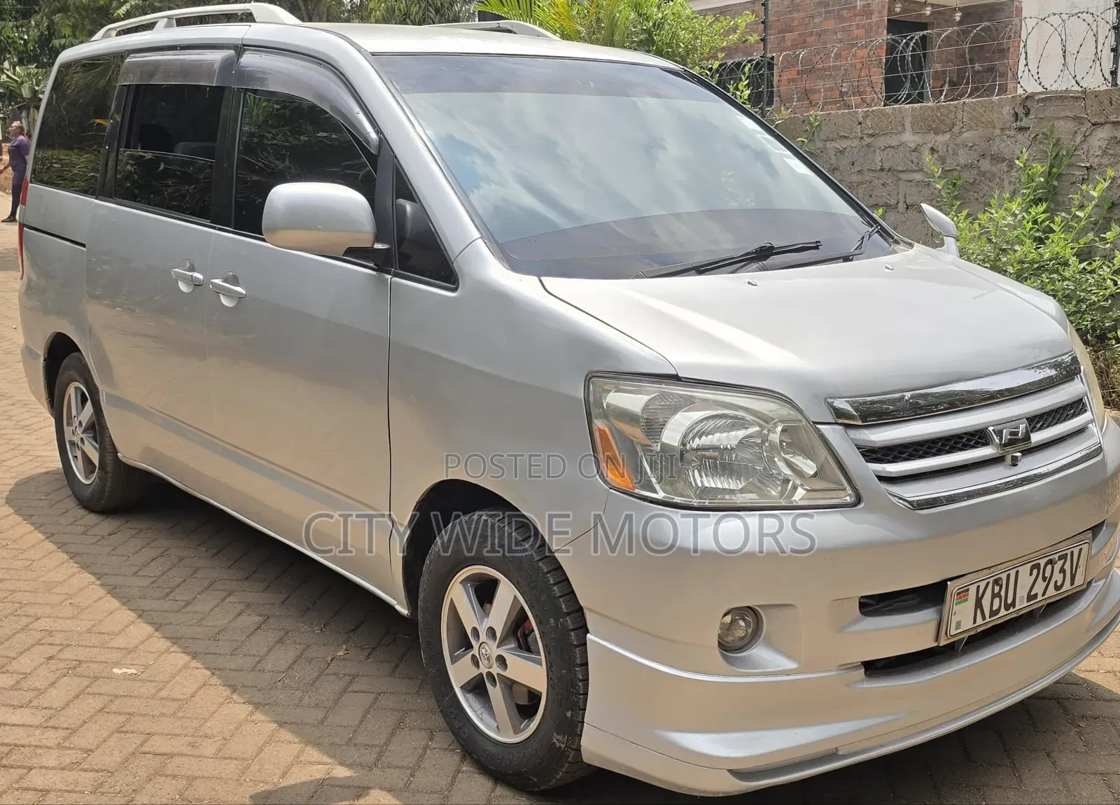 Toyota Noah 2006 Silver