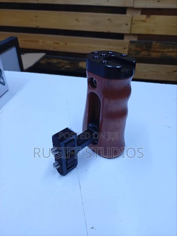 Smallrig Wooden Hand Grip. - thumbnail 2