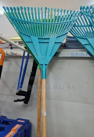 Trapp Large Leaf Rake With Wooden Handle