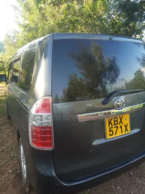 Toyota Noah 2007 Gray