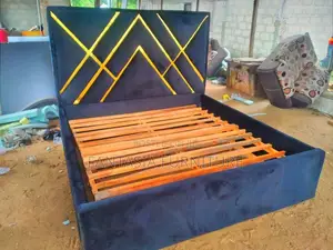 5x6 Navy Blue Chester Bed With Gold Zigzag Strips