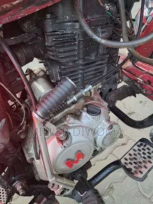 Bajaj Boxer 150 UG 2024 Red