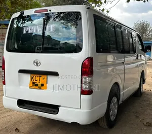 Toyota HiAce 2013 White