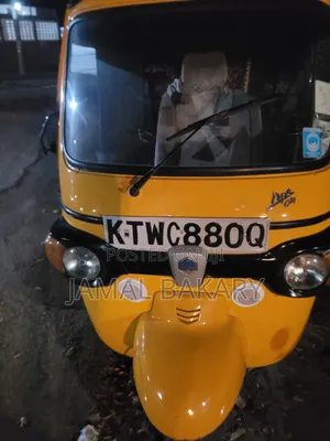 Piaggio 2022 Yellow