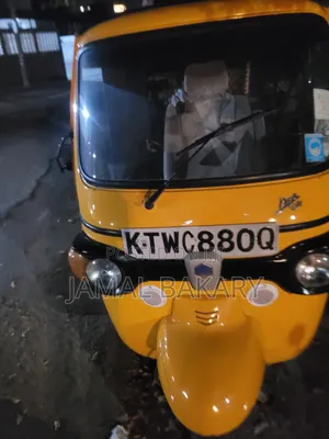 Piaggio 2022 Yellow