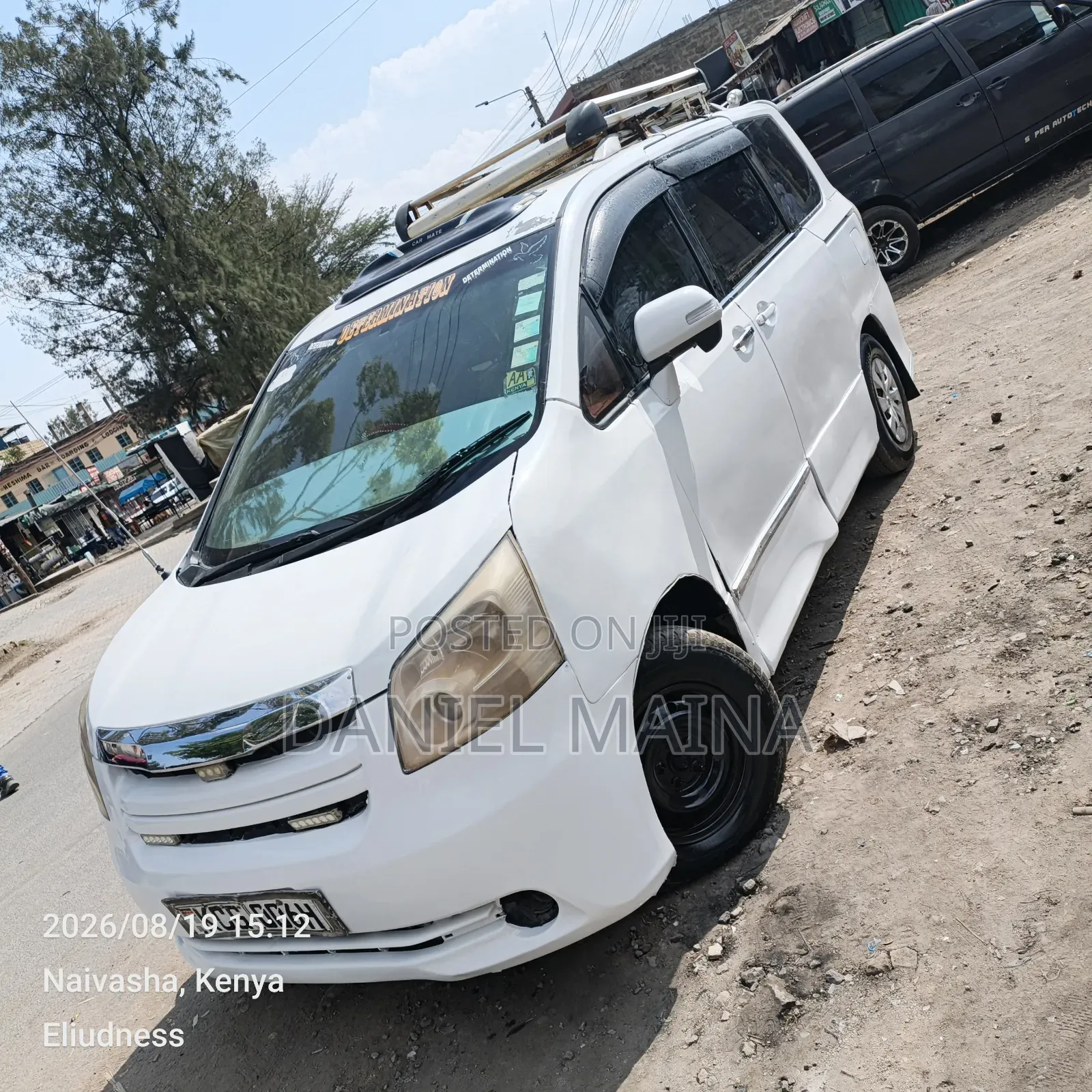 Toyota Noah 2010 White