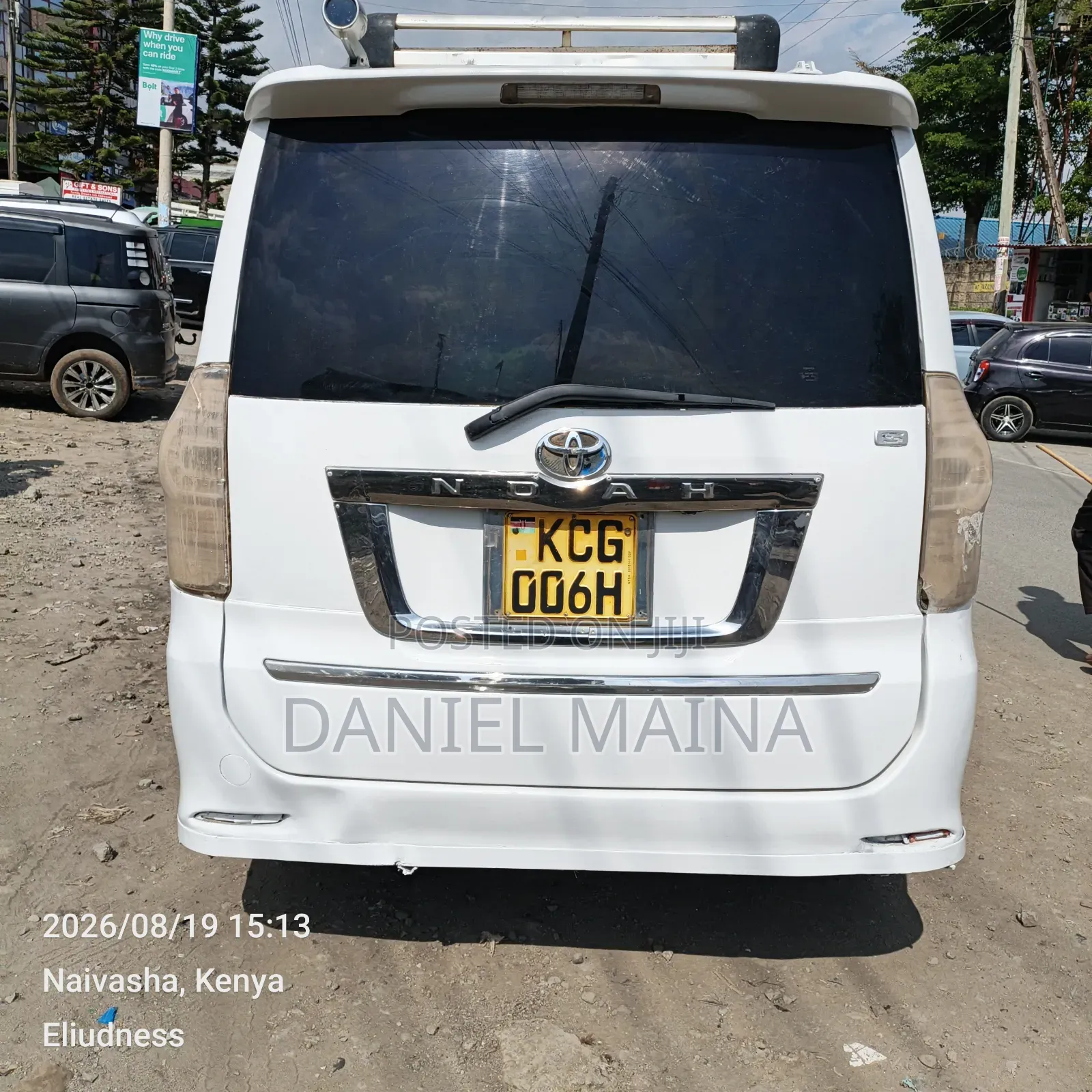 Toyota Noah 2010 White