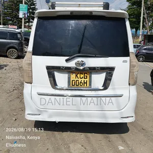 Toyota Noah 2010 White