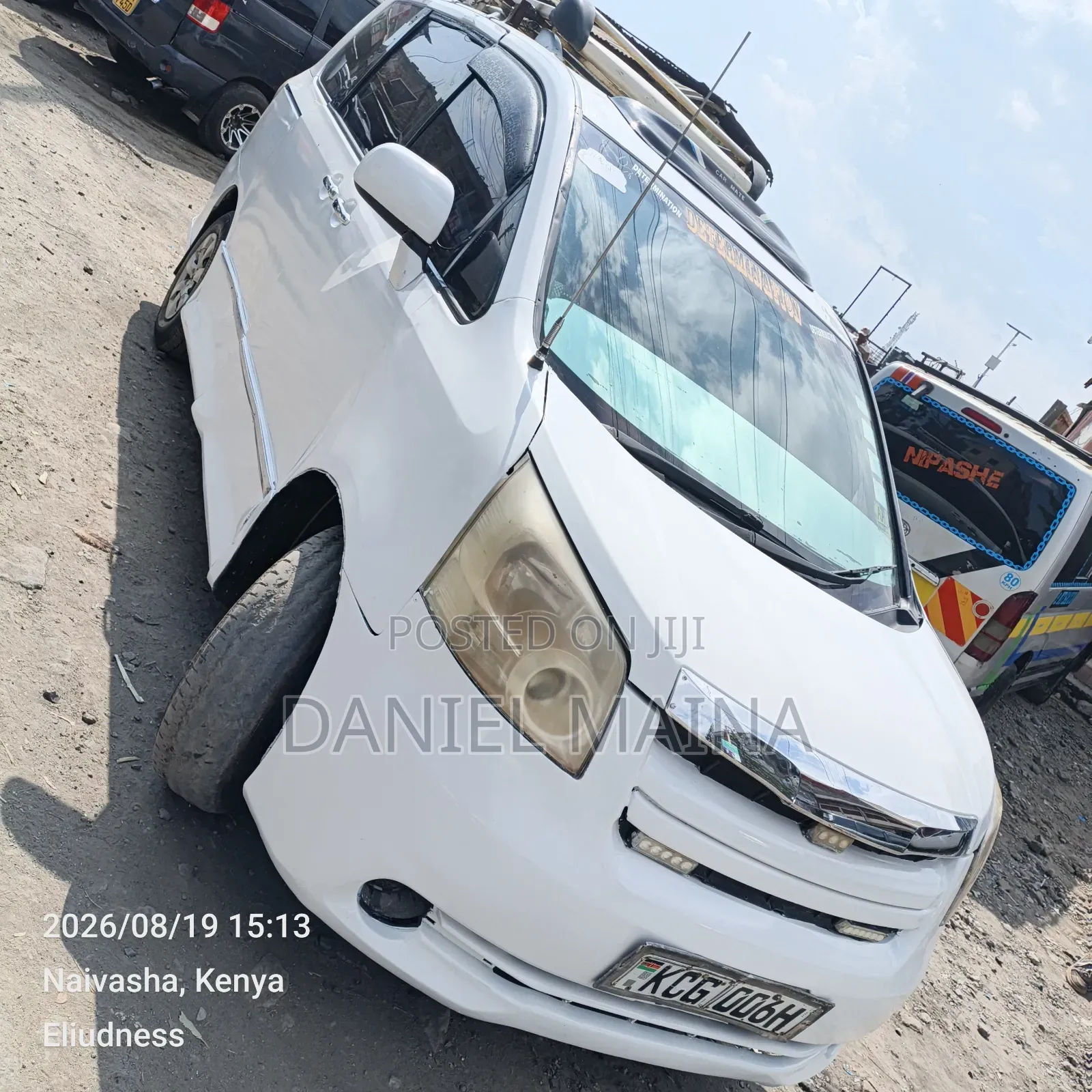 Toyota Noah 2010 White