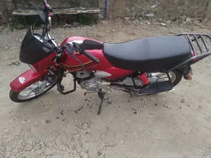 TVS HLX 125 2021 Red