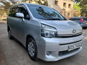 Toyota Voxy 2012 Silver