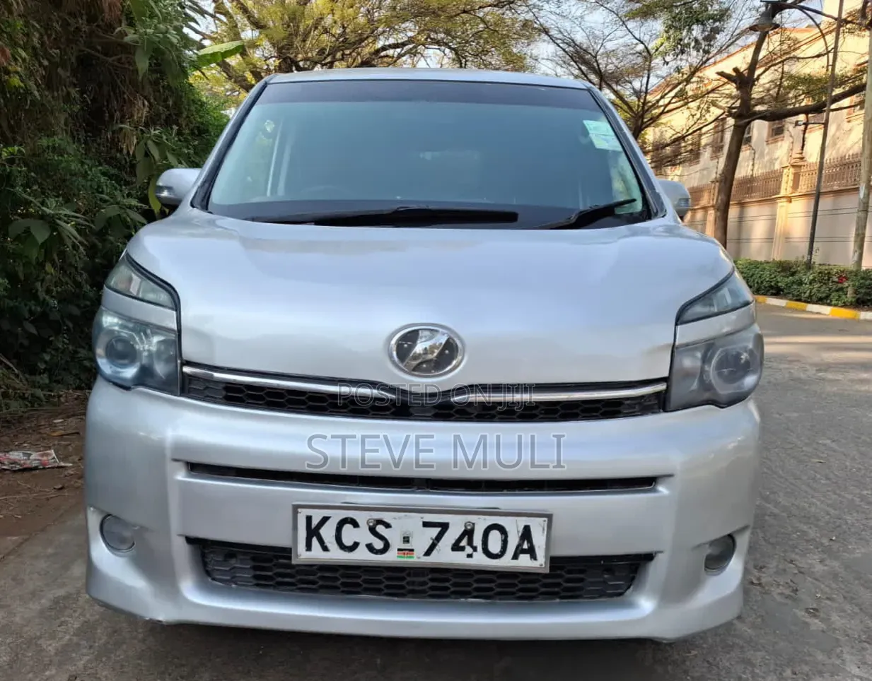 Toyota Voxy 2012 Silver