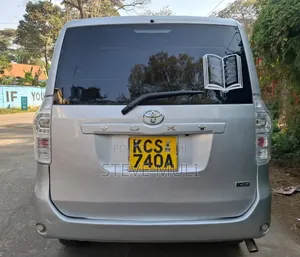 Toyota Voxy 2012 Silver
