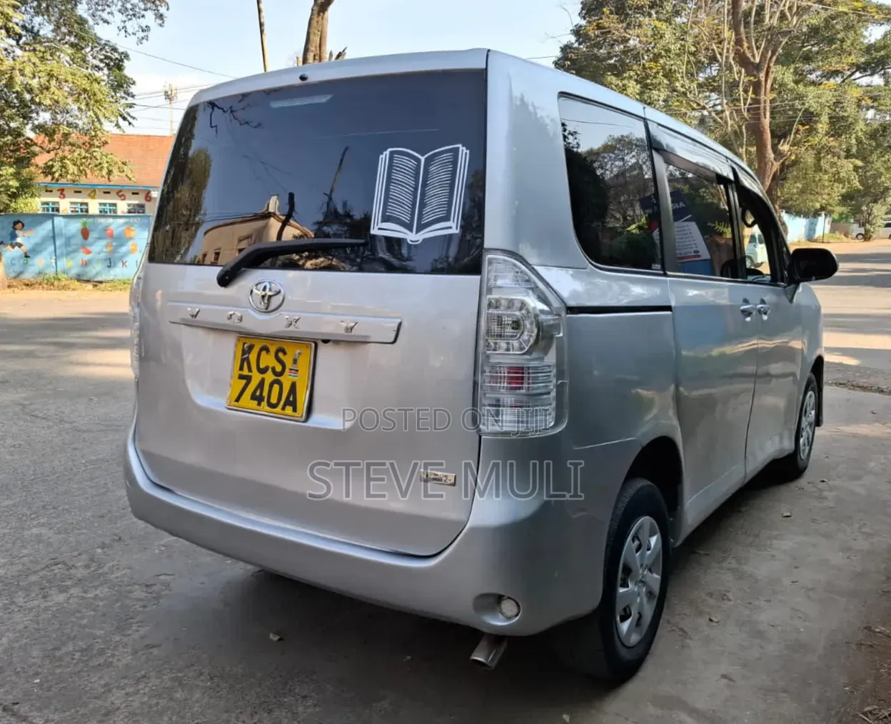 Toyota Voxy 2012 Silver