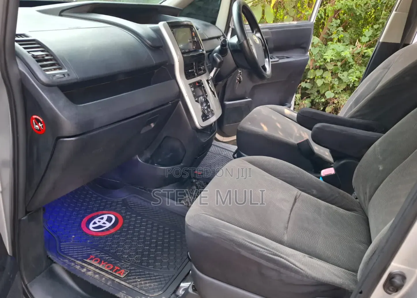Toyota Voxy 2012 Silver