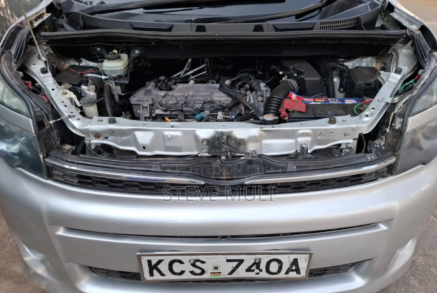 Toyota Voxy 2012 Silver