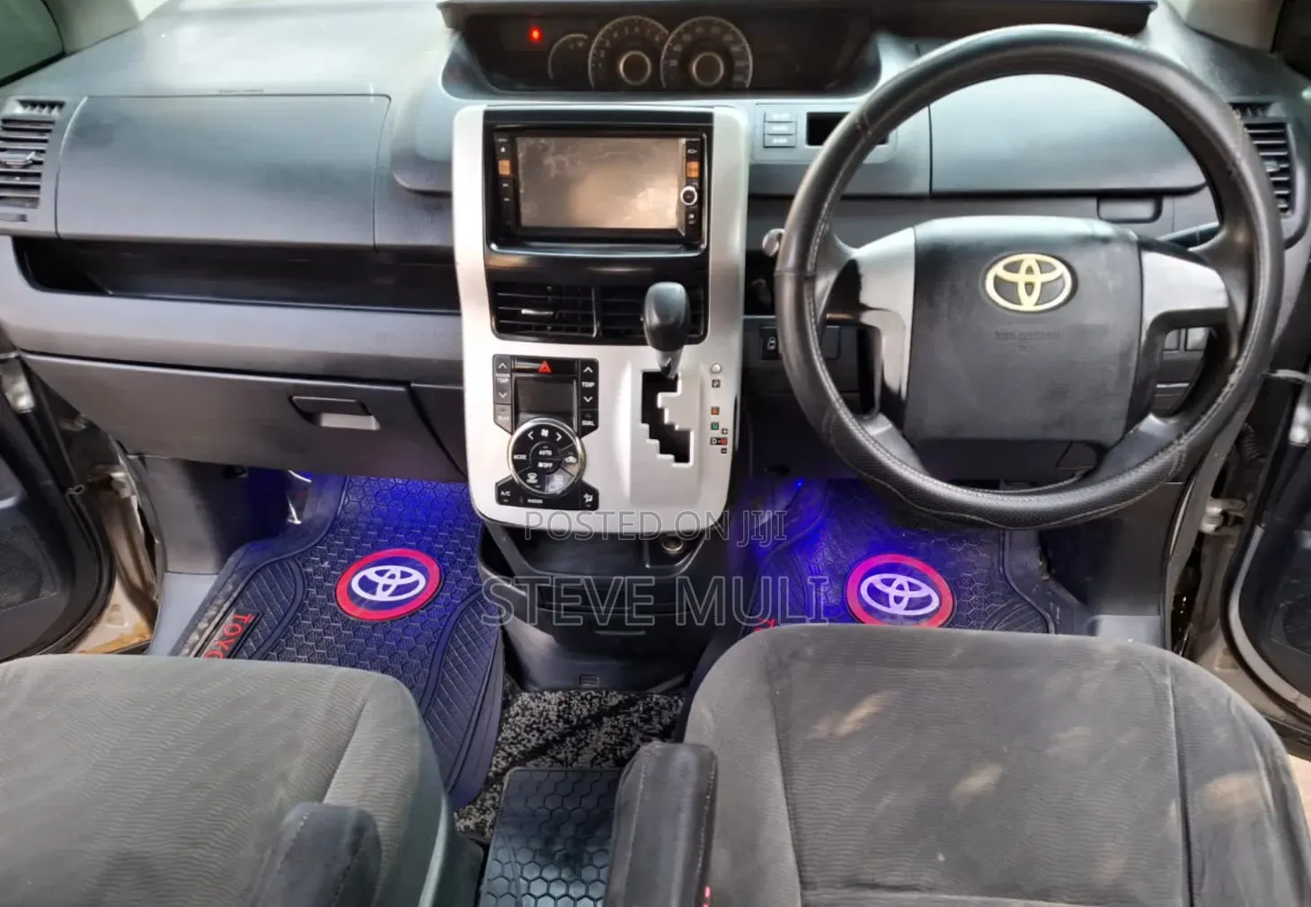 Toyota Voxy 2012 Silver