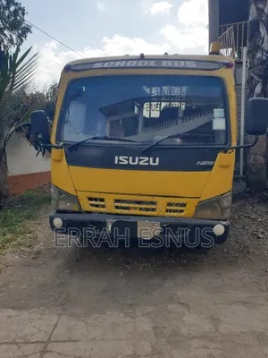 Isuzu NQR 2002 Yellow