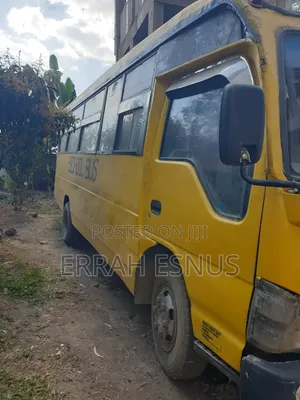 Isuzu NQR 2002 Yellow
