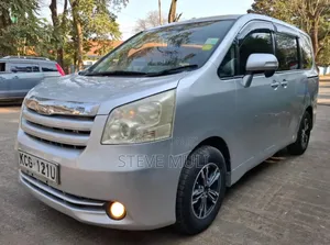 Toyota Noah 2009 Silver
