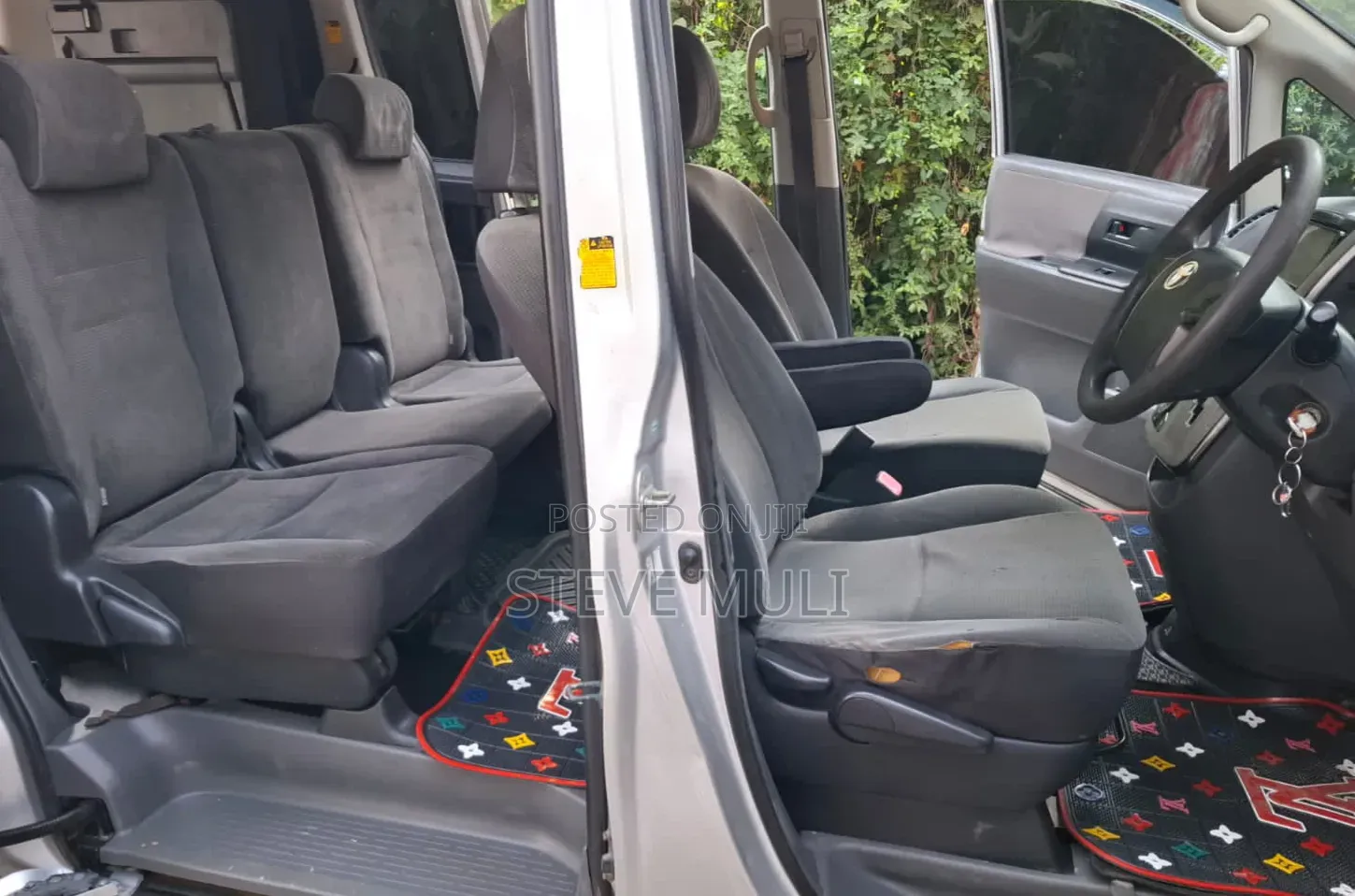 Toyota Noah 2009 Silver