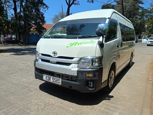 Toyota HiAce 2019 White