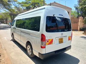 Toyota HiAce 2019 White