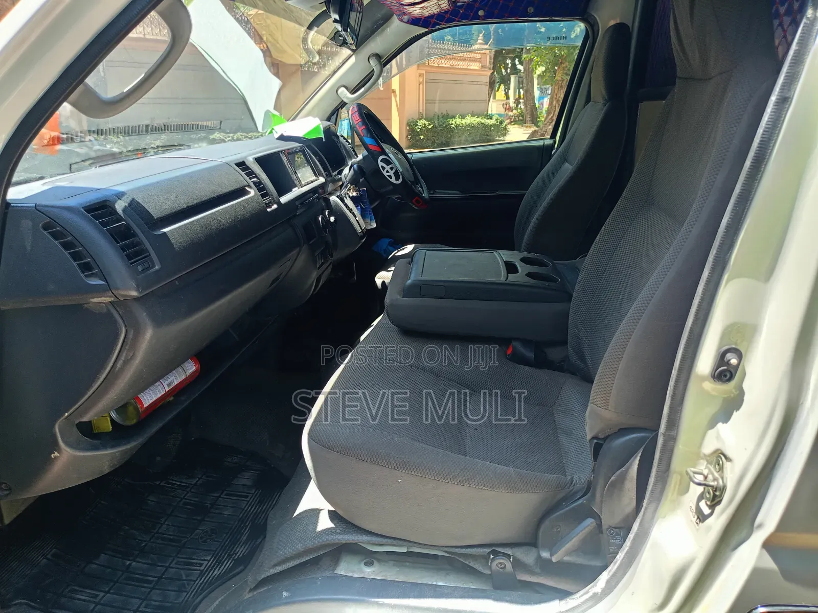 Toyota HiAce 2019 White