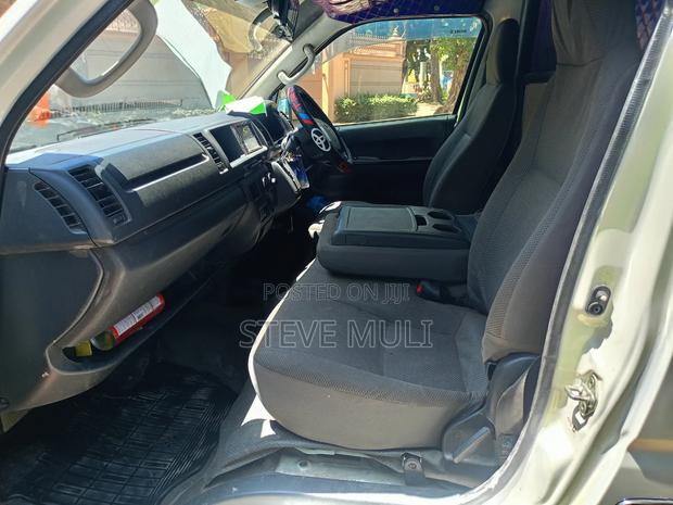 Toyota HiAce 2019 White - thumbnail 8