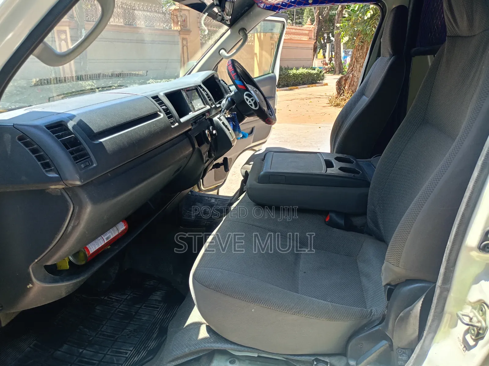 Toyota HiAce 2019 White