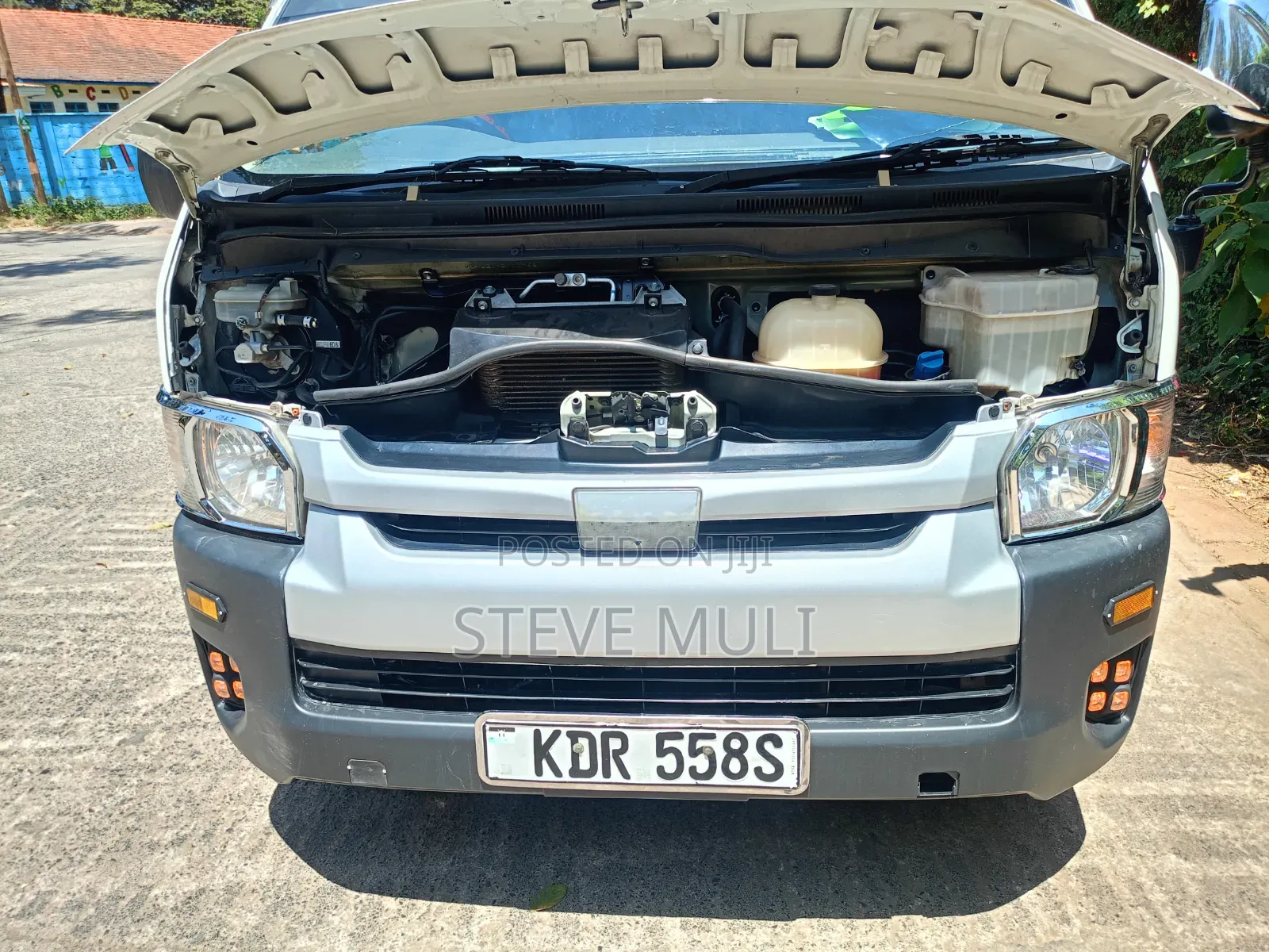 Toyota HiAce 2019 White