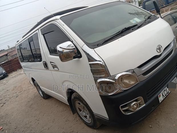 Toyota HiAce 2010 White