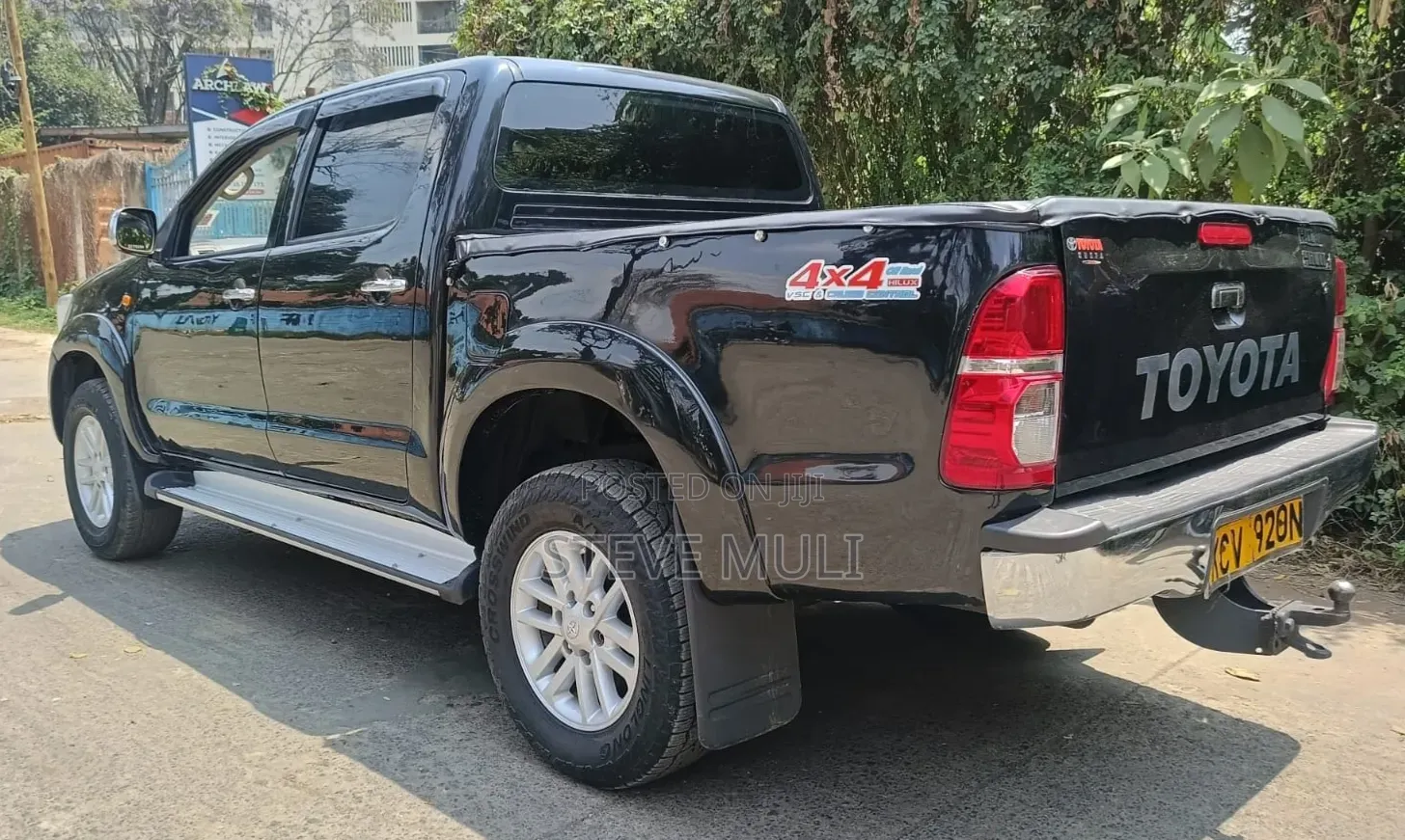 Toyota Hilux 2011 Matt Black
