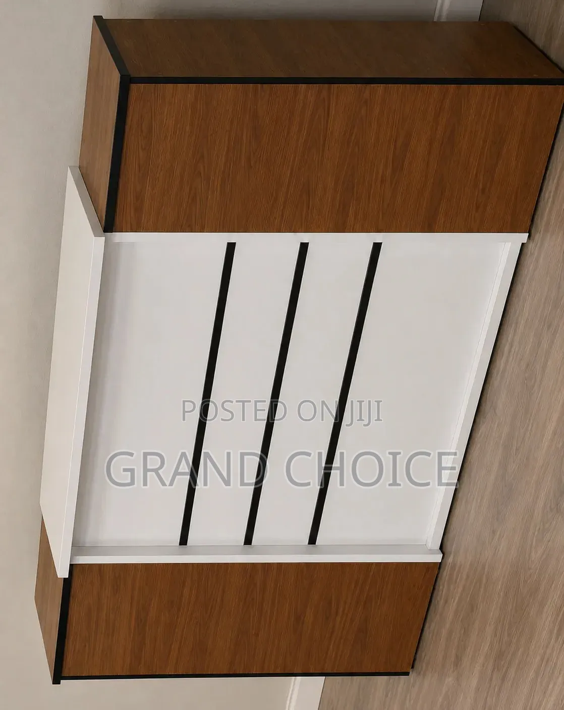 Brown Executive Reception Counter With Side Storage