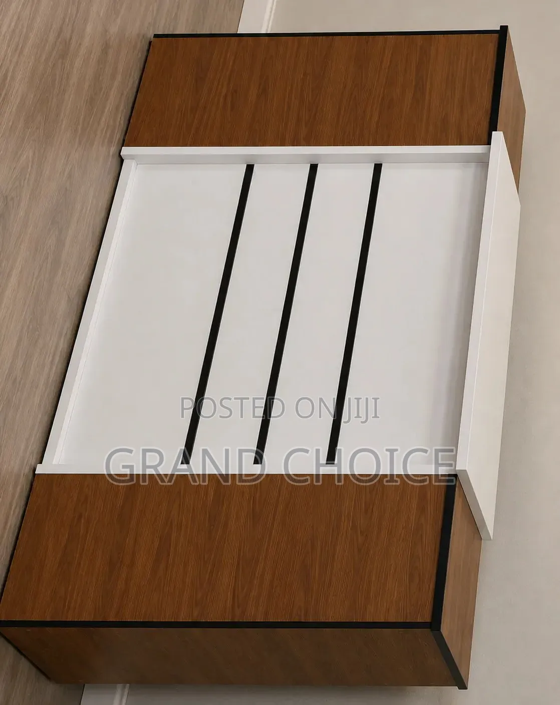 Brown Executive Reception Counter With Side Storage