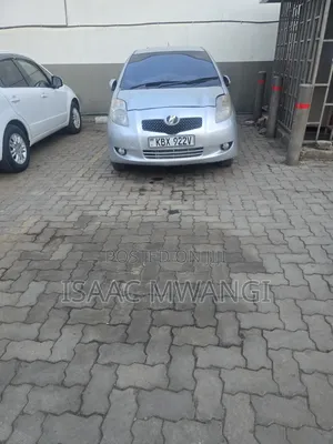 Toyota Vitz 2006 Silver
