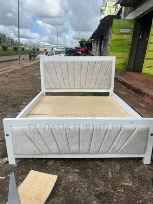 White 5 by 6 Bed + Payment on Delivery
