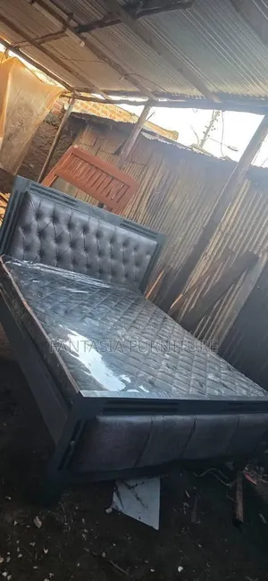Dark Grey 5 by 6 Mocket Bed