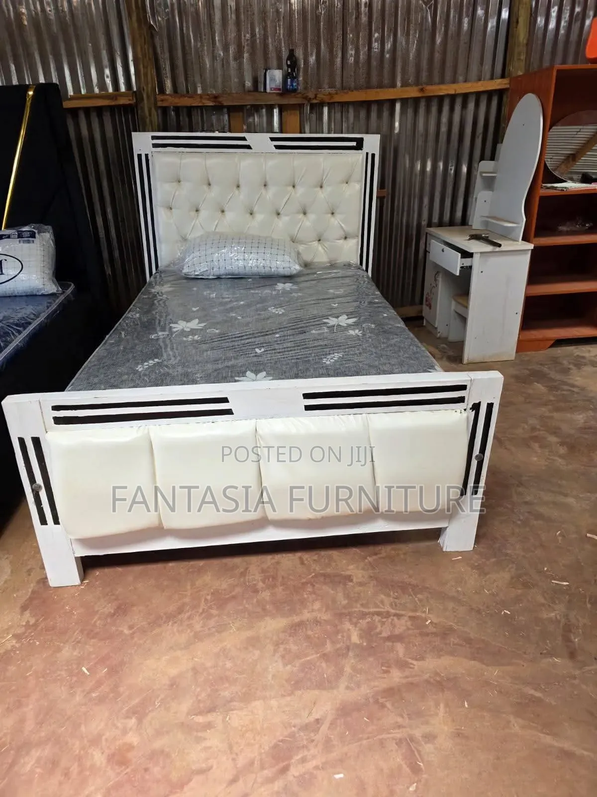 White 4x6 Bed Mockett/Chester Beds